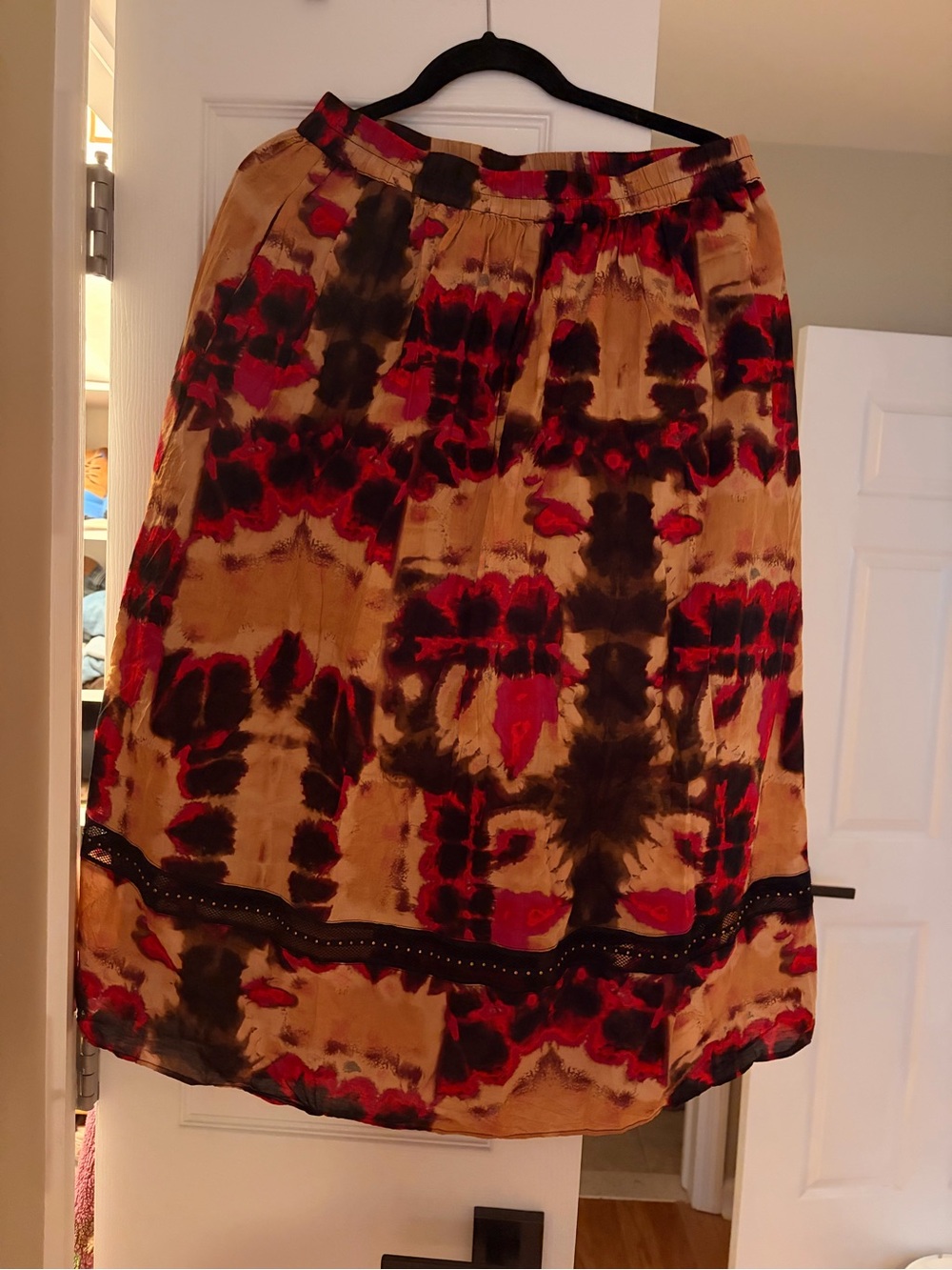 Dkny Tie-Dye Midi Skirt in Tan, Red & Black